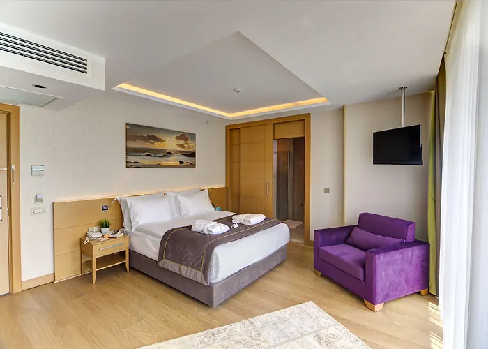 Ramada By Wyndham Cekirge Thermal & מלון