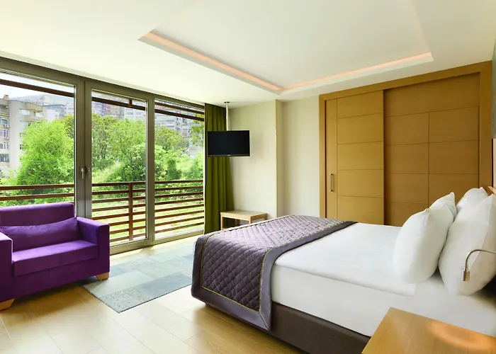 Ramada By Wyndham Cekirge Thermal & מלון