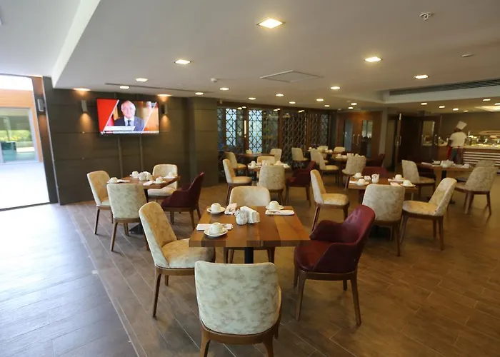 Ramada By Wyndham Cekirge Thermal & מלון 4*