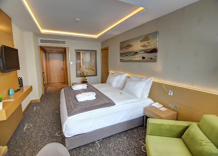 מלון Ramada By Wyndham Cekirge Thermal & 4*